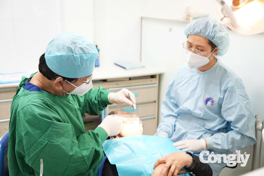 Gặp biến chứng do dùng hàm giả lâu năm