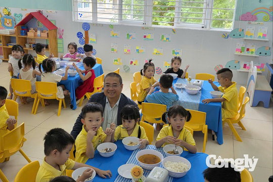 Siết an toàn thực phẩm từ bếp ăn đến bàn ăn học sinh