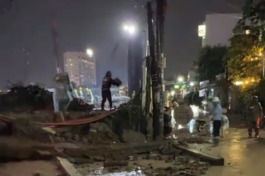 Tường bao dự án của Tập đoàn Bcons đổ sập, bùn đất tràn vào nhà dân