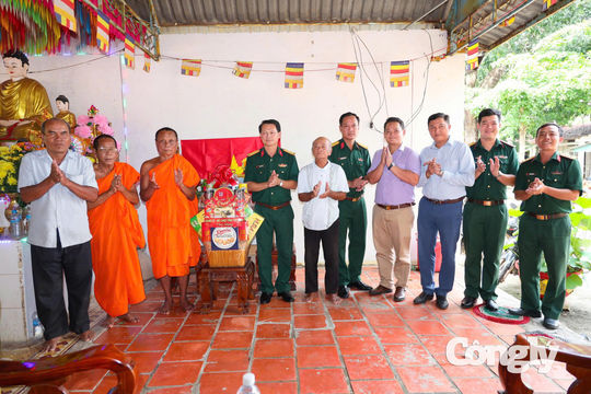 Tây Ninh: Thăm hỏi đồng bào Khmer dịp lễ Sen Dolta