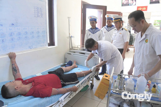 Bệnh xá đảo Trường Sa kịp thời cứu chữa cho ngư dân