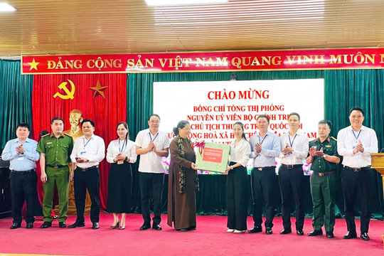 Bà Tòng Thị Phóng gợi mở hướng phát triển du lịch, nông nghiệp đặc trưng tại Mường Cơi - Sơn La
