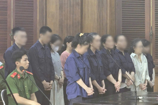 Truy tố đường dây mua bán hơn 4.000 tài khoản ngân hàng