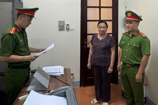 Khởi tố người phụ nữ sản xuất bim bim giả từ nguyên liệu không rõ nguồn gốc