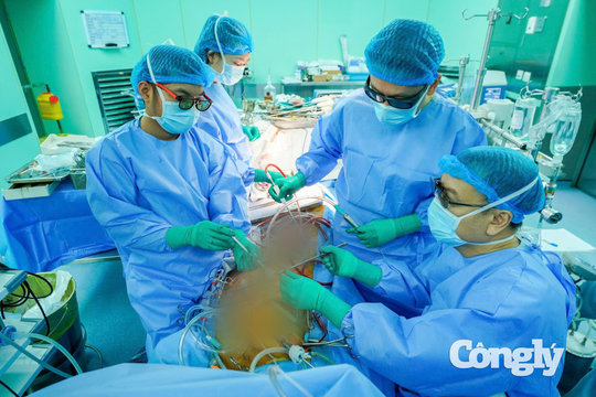 Một người nước ngoài bị hở van tim nặng được phẫu thuật kịp thời