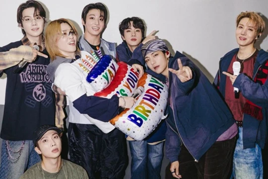 BTS khiến Jimin rơi nước mắt trong concert tại Chile