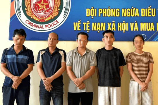 Sang Campuchia làm việc chuyển tiền, 2 người bị khởi tố về tội rửa tiền