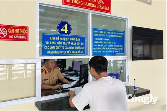 CSGT TP.HCM mạnh tay xử lý vi phạm, tận tình hỗ trợ người dân
