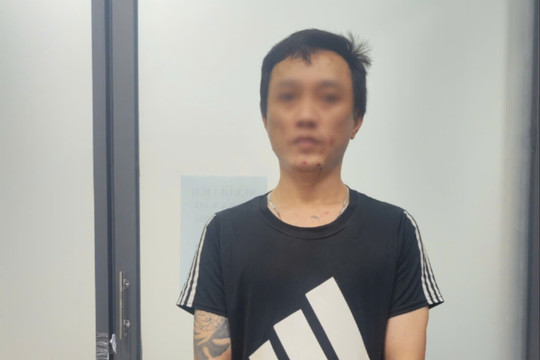 Xác minh vụ nam thanh niên dùng gậy đập phá ô tô