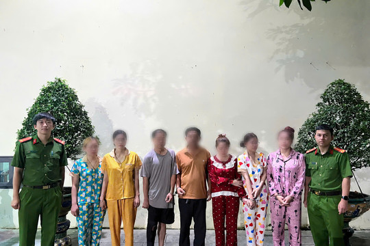 Khởi tố 26 bị can trong vụ môi giới mại dâm, cá độ bóng đá qua mạng