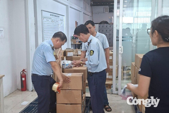 Phát hiện hơn 16.000 bình ắc quy nghi vi phạm sở hữu trí tuệ