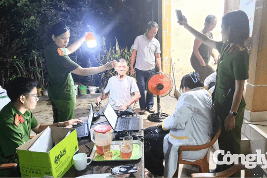 Người thân liệt sĩ 100 tuổi tham gia lấy mẫu ADN