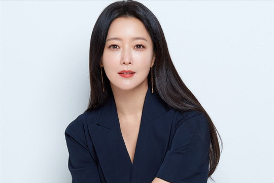 Kim Hee Sun cân nhắc vai diễn mới, hé lộ màn tái hợp đáng mong chờ