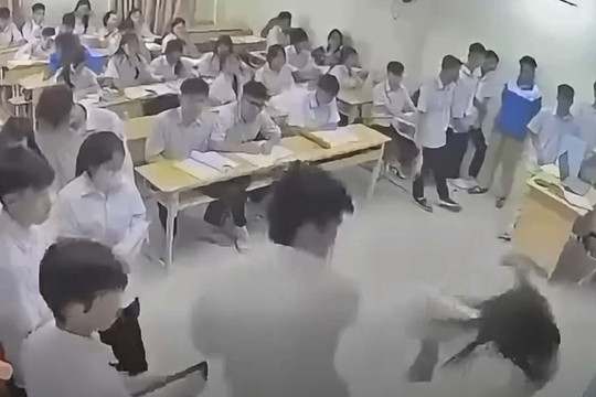 Khởi tố, bắt tạm giam nam sinh lớp 12 hành hung cô giáo