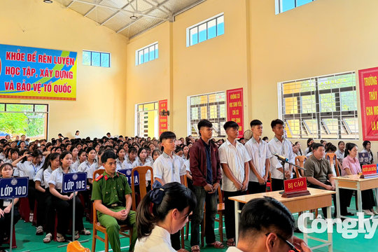 Hơn 450 học sinh chứng kiến hậu quả của bạo lực qua phiên tòa giả định