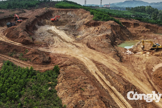 Yêu cầu hai nhà thầu siết chặt quản lý khai thác đất phục vụ cao tốc Vinh – Thanh Thủy