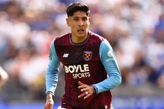 Ngôi sao Mexico Edson Alvarez bị tố bán giấy chứng nhận Covid-19 giả
