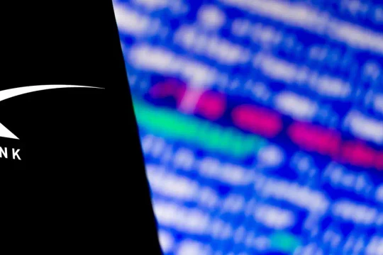 Bulgaria truy nã hai thanh niên Đức nghi phóng hỏa ăng-ten Starlink