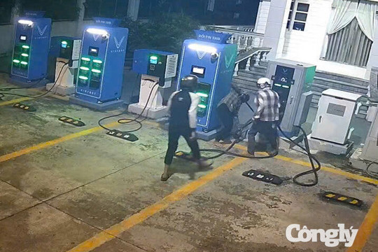 4 đối tượng trộm dây sạc xe điện VinFast