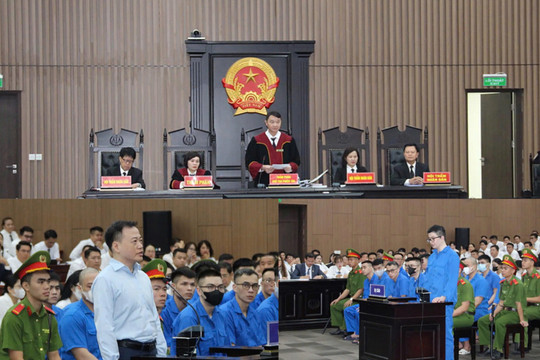 Những hình ảnh tại phiên tòa xét xử Mr Pips