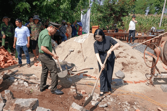 Hỗ trợ xây nhà cho hộ nghèo, gia đình chính sách