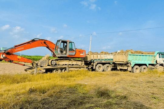 Lâm Đồng phát hiện vụ khai thác đất trái phép ven sông Dinh
