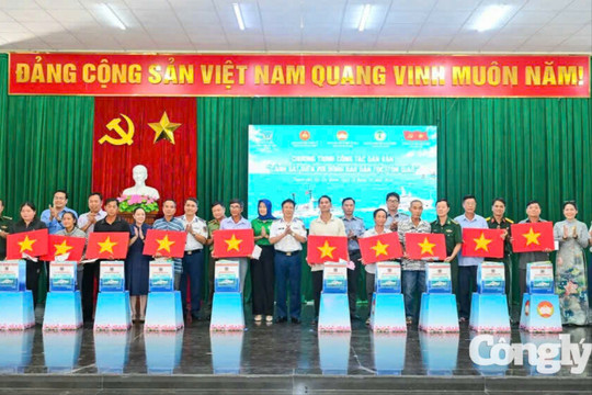Cảnh sát biển Vùng 3 đồng hành cùng ngư dân, chung tay gỡ “thẻ vàng” IUU