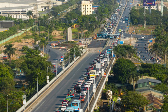 Cầu Thăng Long cho xe tải, xe khách lưu thông trở lại