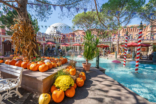 Europa-Park Đức: Ngôi làng bí ngô rực rỡ giữa mùa Halloween