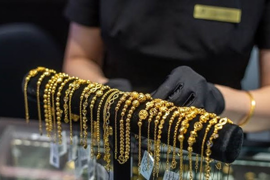Giá vàng trưa 29/10: Vàng miếng SJC đi ngang ở mức 142,7 triệu đồng/lượng