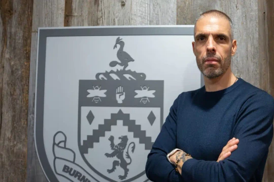 Burnley bổ nhiệm HLV mới sau chuỗi kết quả đáng thất vọng