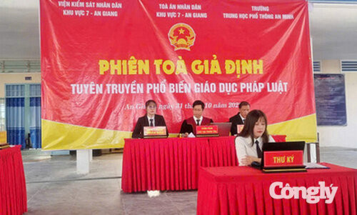 Phiên tòa giả định tuyên truyền về an toàn giao thông