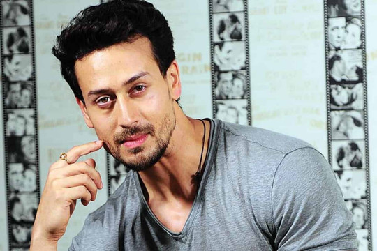 Ấn Độ: Bắt nghi phạm thứ 12 trong vụ nổ súng nhắm vào xe diễn viên Tiger Shroff