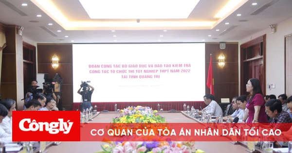 Bộ trưởng Bộ Giáo dục và Đào tạo kiểm tra điểm thi tốt nghiệp THPT Quốc gia tại Quảng Trị