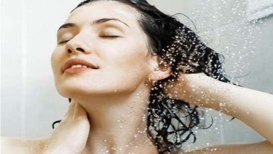 Mẹo bảo vệ tóc siêu hay dưới nắng hè