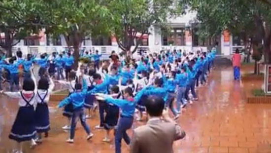 Màn nhảy Cha cha cha gây "sốt" của học sinh Thái Bình