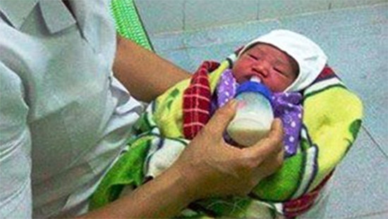 Nghệ An: Bé gái sơ sinh bị bỏ rơi còn nguyên dây rốn
