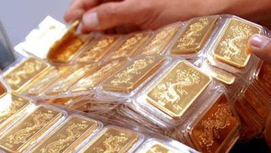 Giá vàng hôm nay (18/10) giảm sâu, nhà đầu tư tranh thủ mua vào