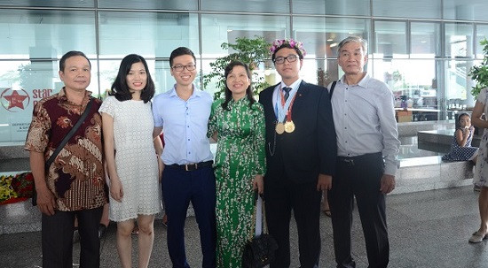 Gia đình đầu tiên có hai con giành được huy chương tại cuộc thi Olympic Hóa học quốc tế