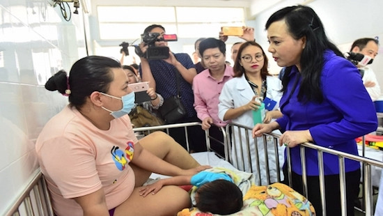 Bộ trưởng Bộ Y tế: Trẻ bị bệnh sởi trách nhiệm của phụ huynh