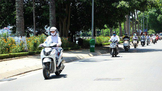Hà Nội nắng nóng trên 38 độ C, cảnh báo tia tử ngoại gây nguy hại cao