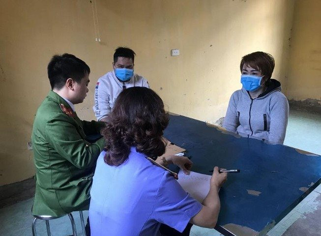 Khởi tố chủ quán bánh xèo hành hạ dã man nhân viên phục vụ