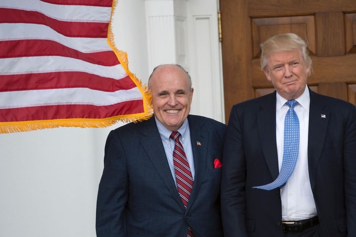 Luật sư riêng của Tổng thống Trump dương tính với COVID-19
