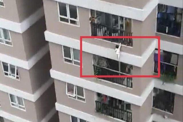 Bé gái rơi từ tầng 12 chung cư bị trật khớp háng
