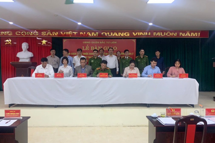 Quận Bắc Từ Liêm bàn giao cơ sở và tập huấn công tác PCCC cho các phường