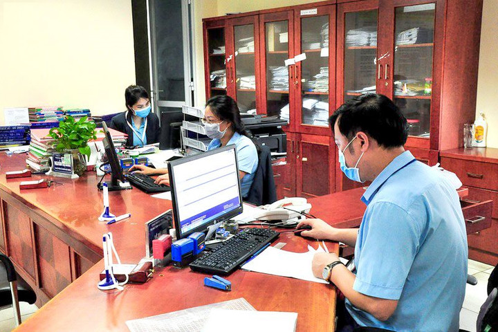 Hà Nội: Khuyến khích làm việc trực tuyến, hạn chế họp trực tiếp tại cơ quan để phòng, chống COVID-19