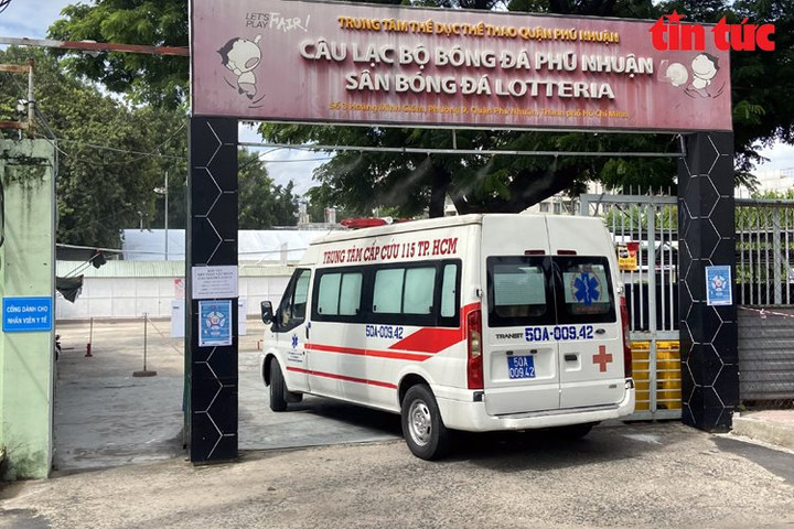 Khu thu dung điều trị bệnh nhân mắc COVID-19 tại sân bóng đá Phú Nhuận bắt đầu hoạt động