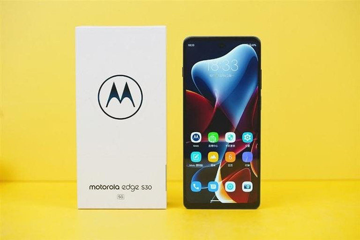 Motorola tung smartphone dùng chip Snapdragon 888+ giá 6.5 triệu đồng