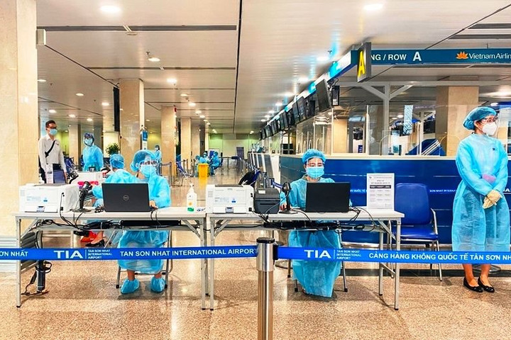 Bộ GTVT bỏ yêu cầu xét nghiệm nCoV với khách bay chưa tiêm vaccine
