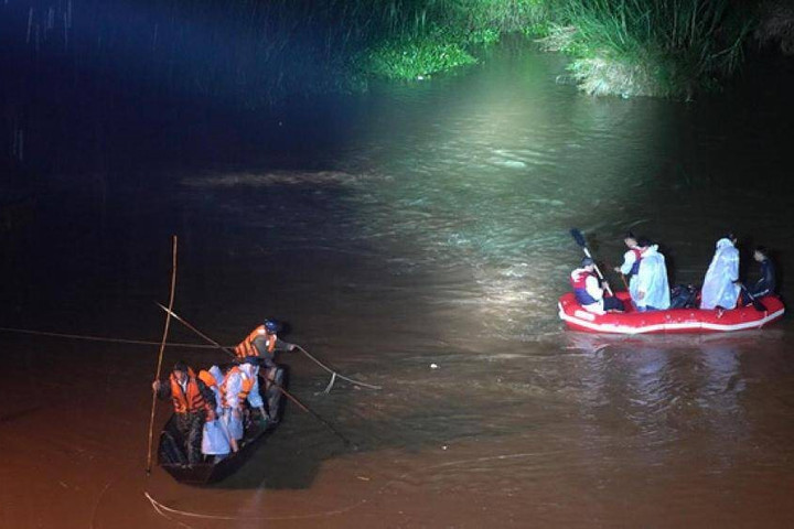 Ba học sinh đuối nước thương tâm khi đi bắt ốc